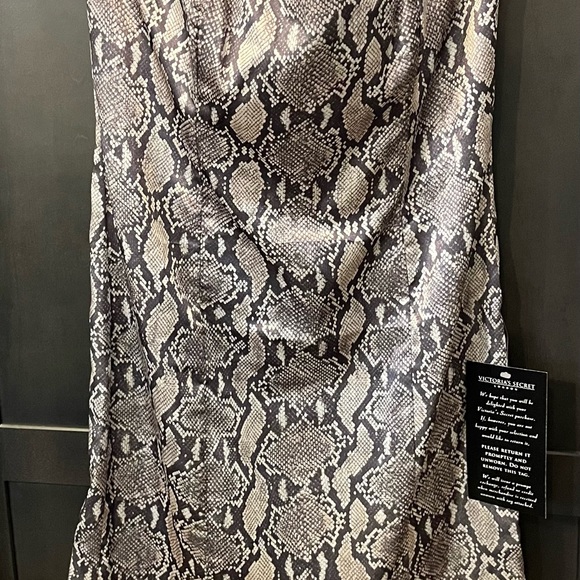 Victoria’s Secret London sexy dress by Hugo Buscati Snake skin pattern. Size 10 - Picture 10 of 15